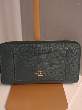 Coach Accordion Zip Wallet in dark green crossgrain leather EUC